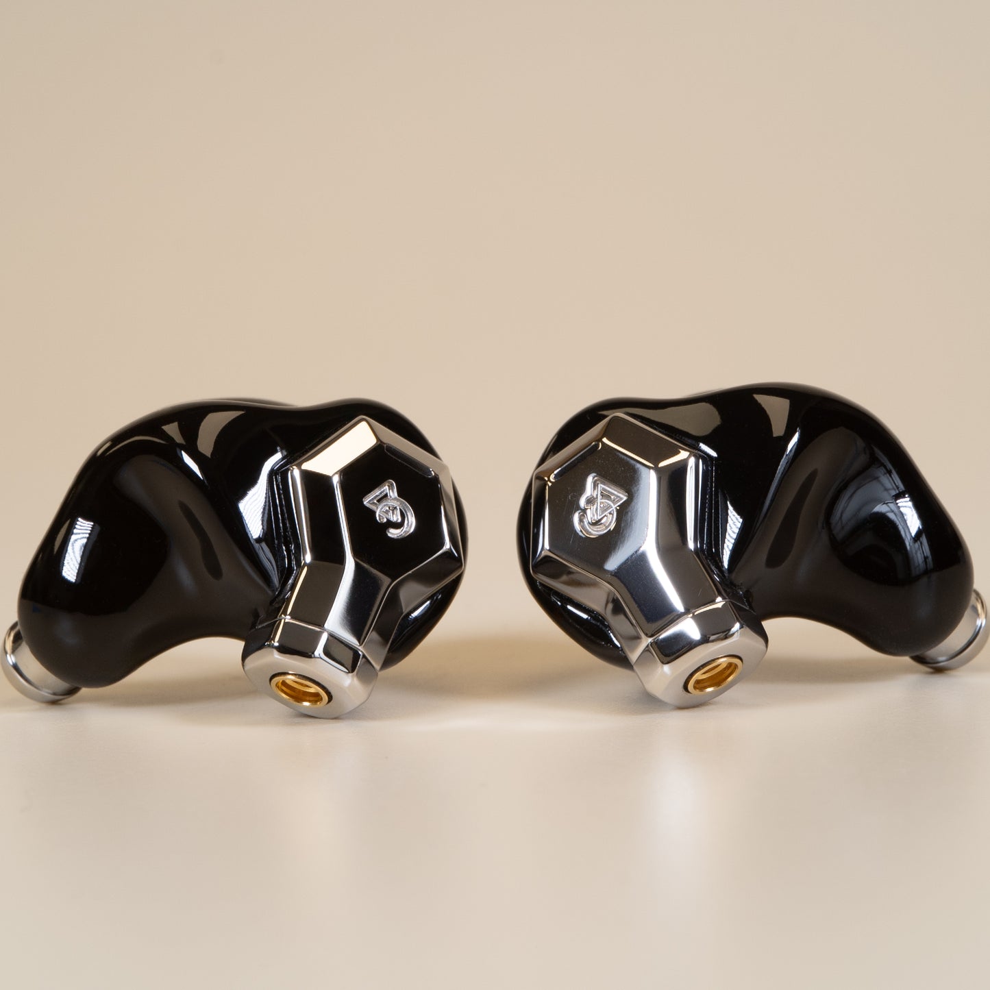 Ponderosa - Pre-Owned (Like-New) - Black